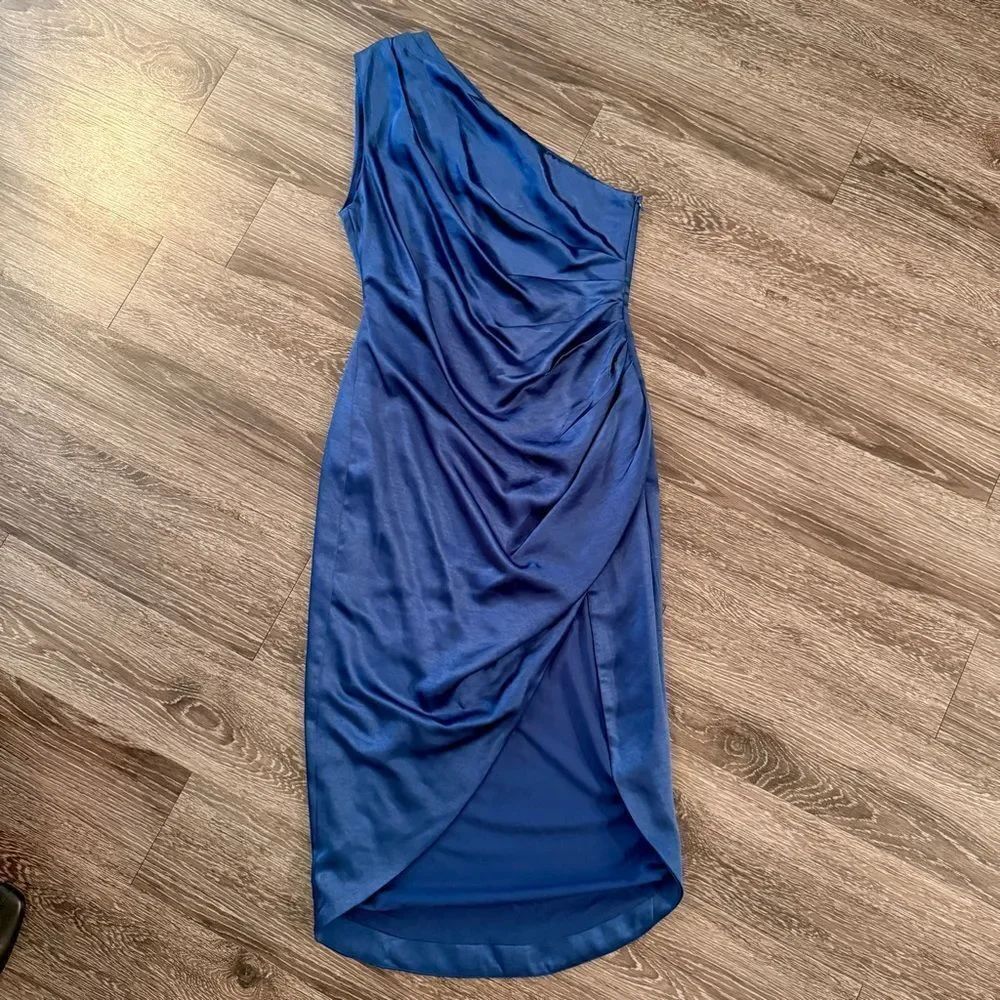 Elliatt Cassini Satin One-Shoulder Dress